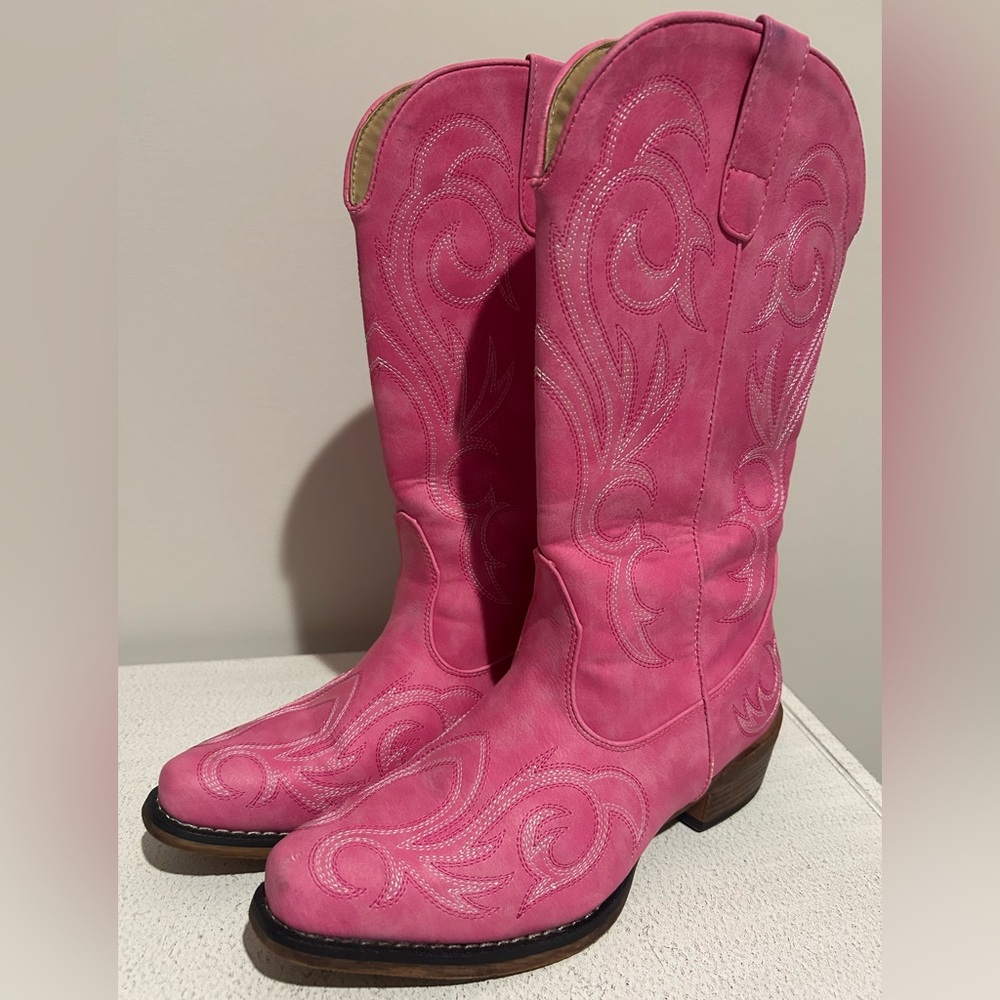 Chic Pink Embroidered Heeled Boots